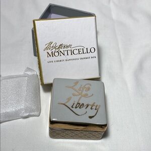 NIB The Jefferson Monticello-Gold and White Trinket Box